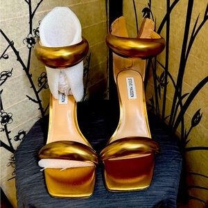 Steve Madden Metallic Gold Heels